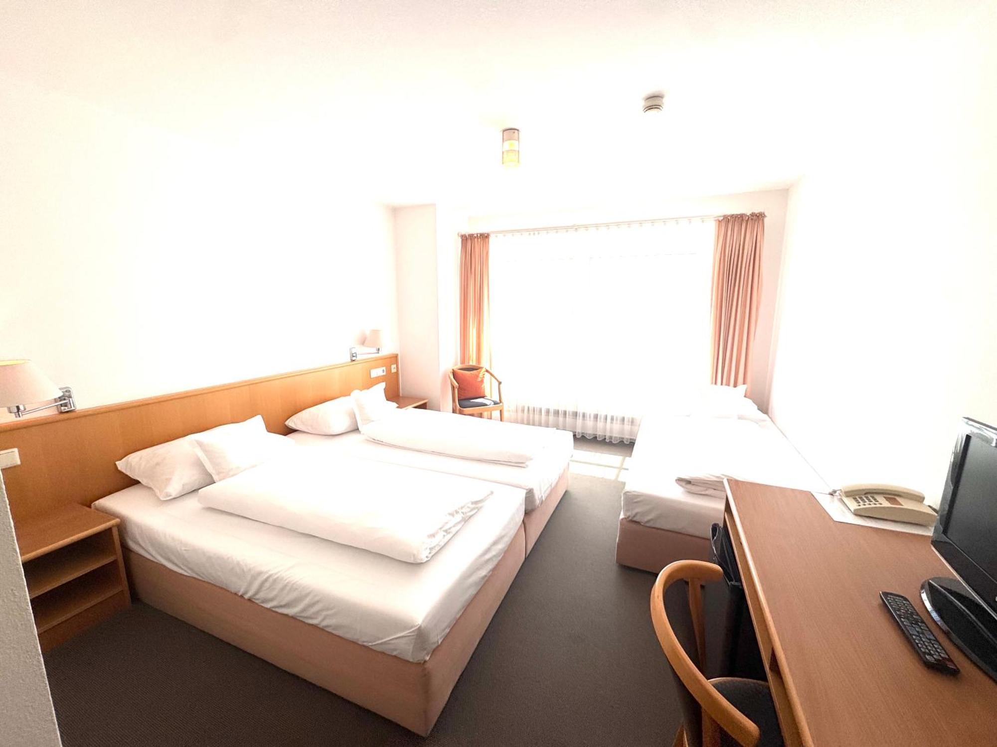 אנדינגן Kirchers Park & Wellnesshotel Kaiserstuhl Garni מראה חיצוני תמונה