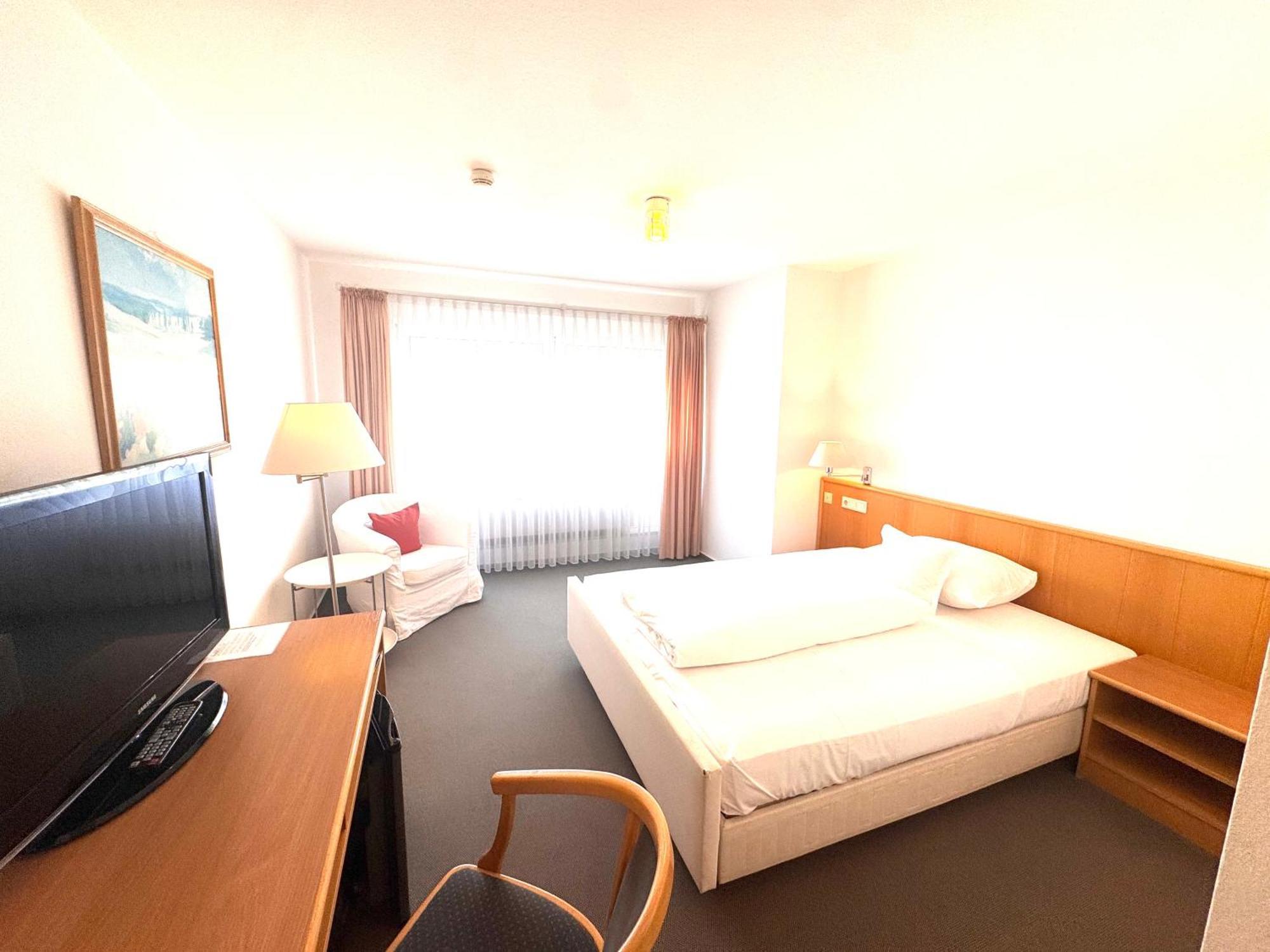 אנדינגן Kirchers Park & Wellnesshotel Kaiserstuhl Garni מראה חיצוני תמונה