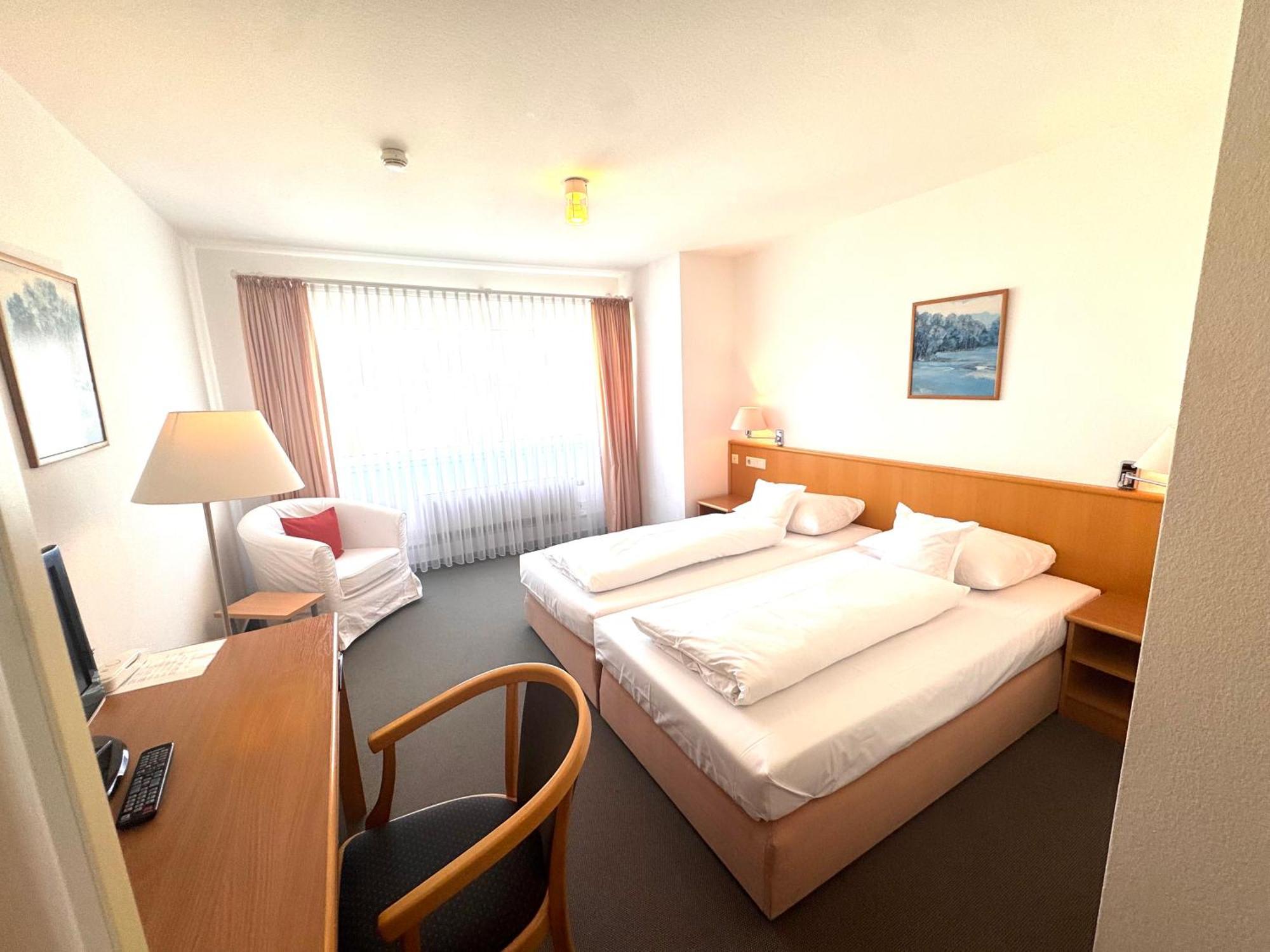 אנדינגן Kirchers Park & Wellnesshotel Kaiserstuhl Garni מראה חיצוני תמונה