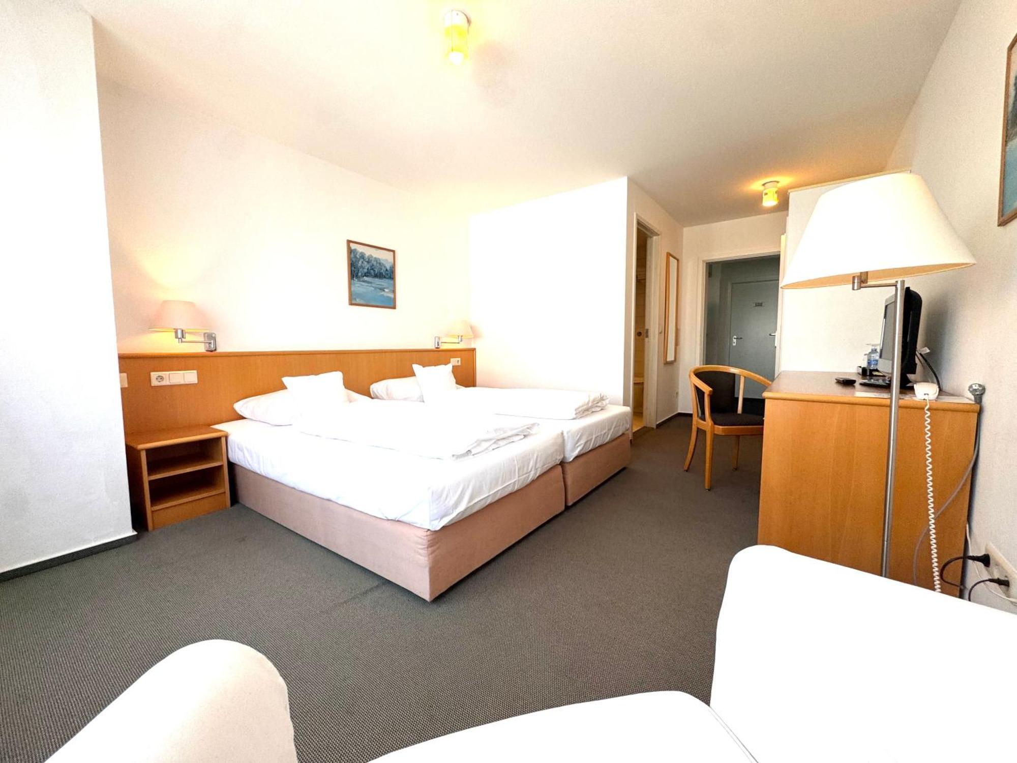 אנדינגן Kirchers Park & Wellnesshotel Kaiserstuhl Garni מראה חיצוני תמונה