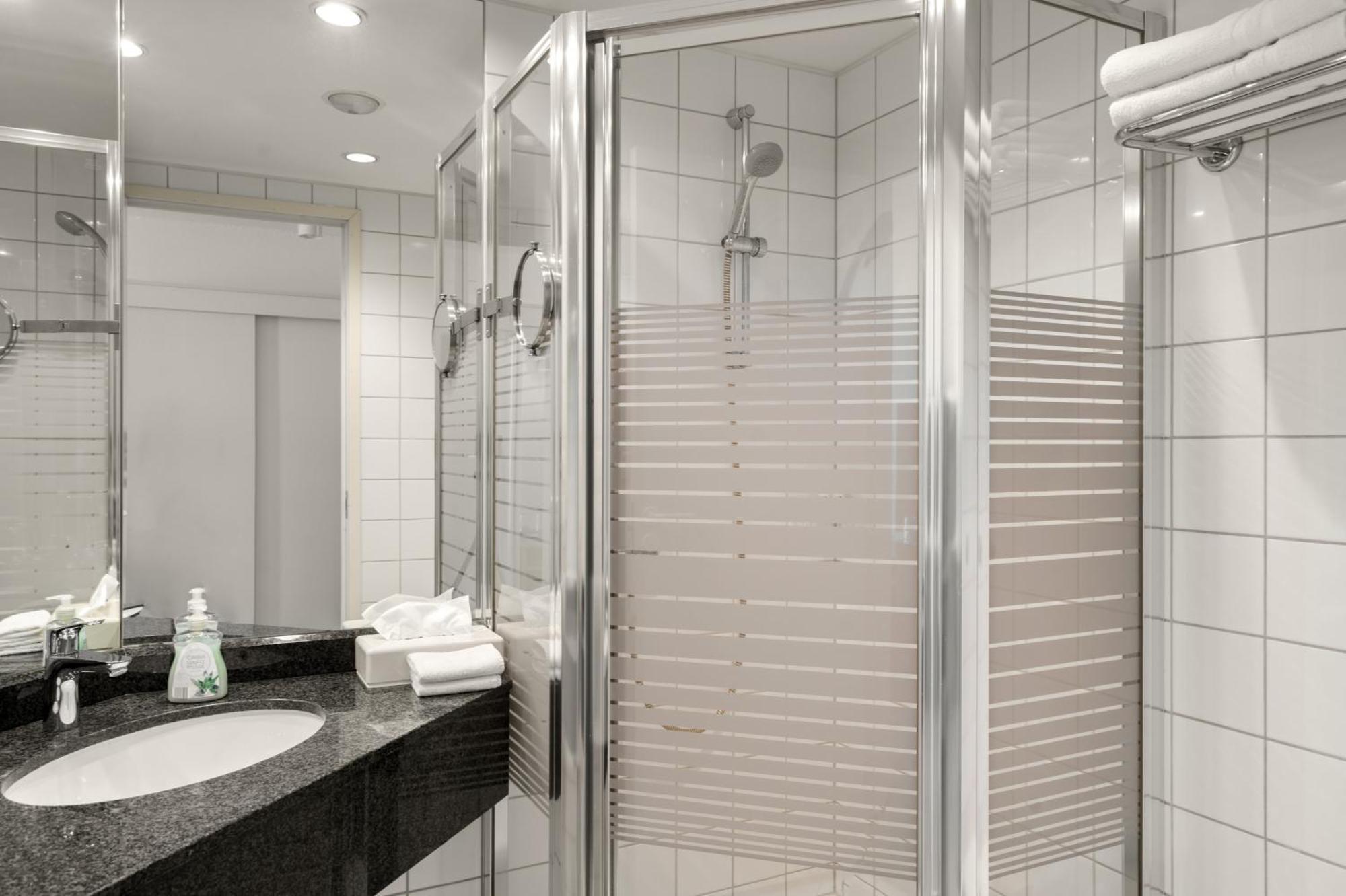 אנדינגן Kirchers Park & Wellnesshotel Kaiserstuhl Garni מראה חיצוני תמונה